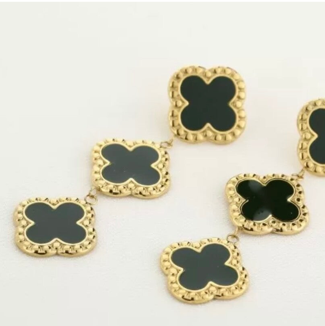 Triple klaver oorbellen